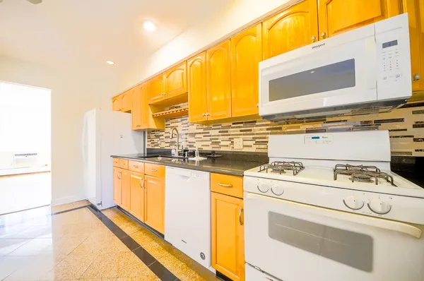 $245,000 | 1308 Perry Street, Unit B, Des Plaines, IL 60016