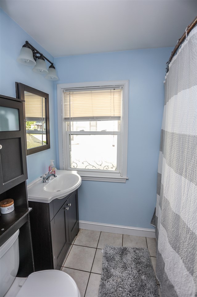 943 Cilley Road Manchester, NH 03103 - Photo 17 of 33