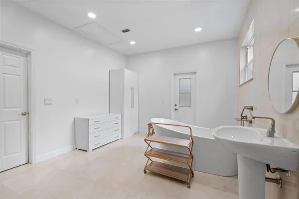 $2,900 | 4334 Marcott Circle, Sarasota, FL 34233