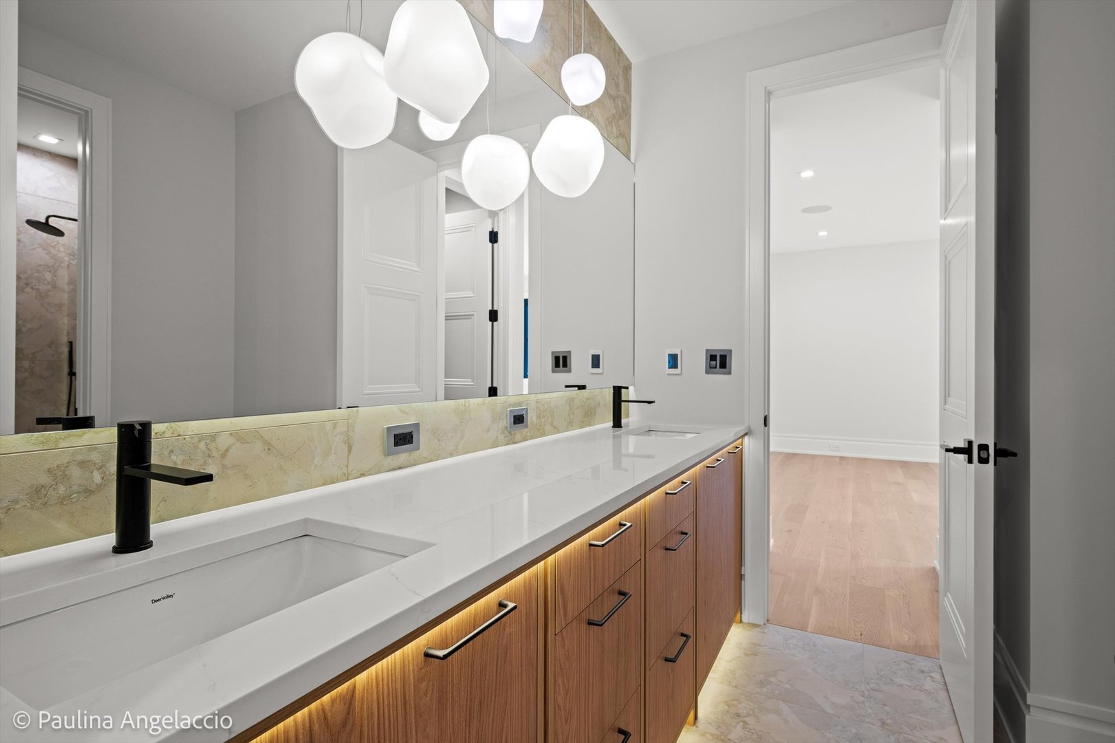 699 Plum Tree Road Barrington Hills, IL 60010 - Photo 51 of 84 a bathroom with a tub sink and mirror