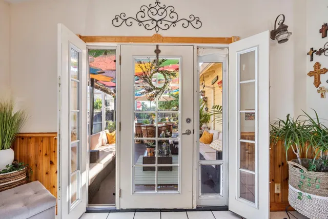 a view of entryway front of a house