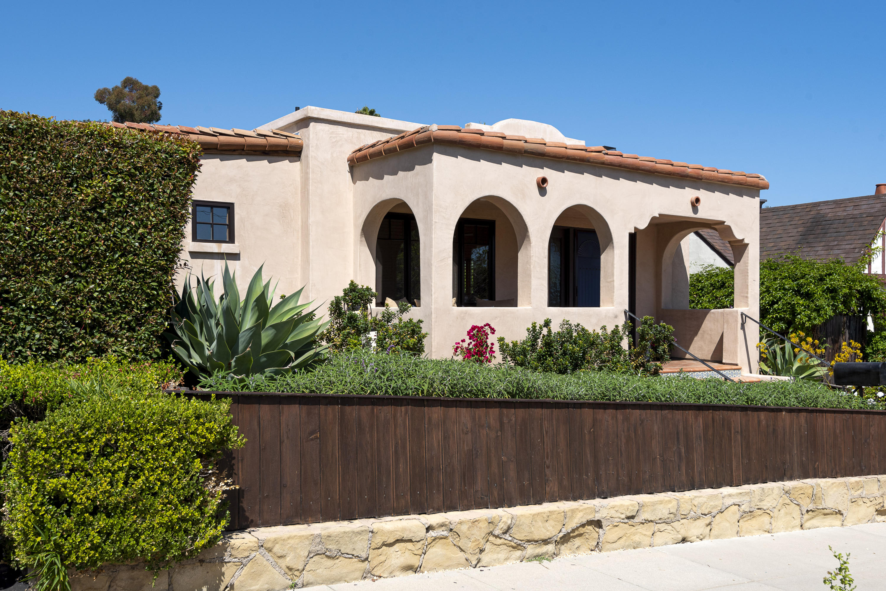 828 Spring Street Santa Barbara, CA 93103 - Photo 1 of 18 DSC_5748