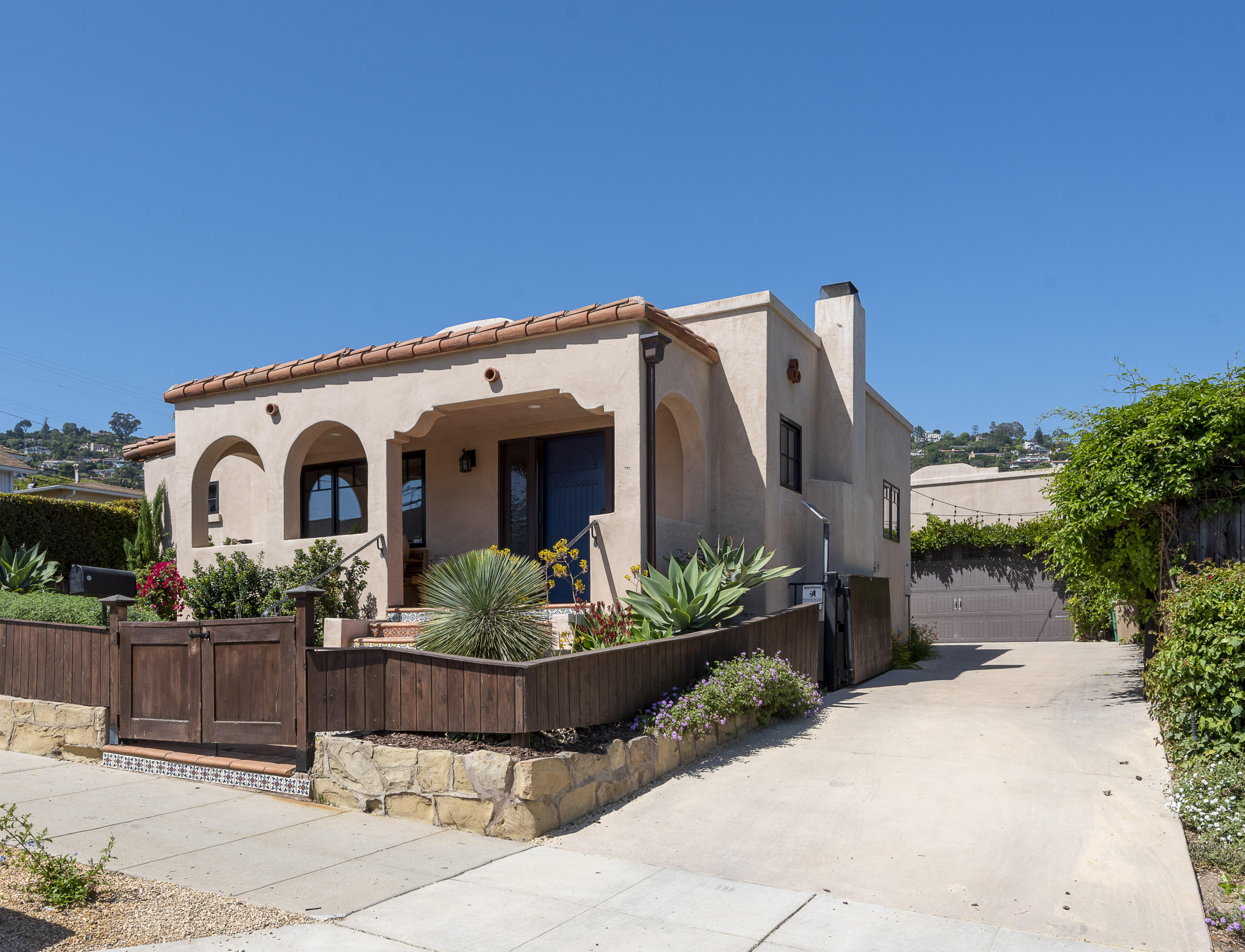 828 Spring Street Santa Barbara, CA 93103 - Photo 14 of 18 DSC_5744