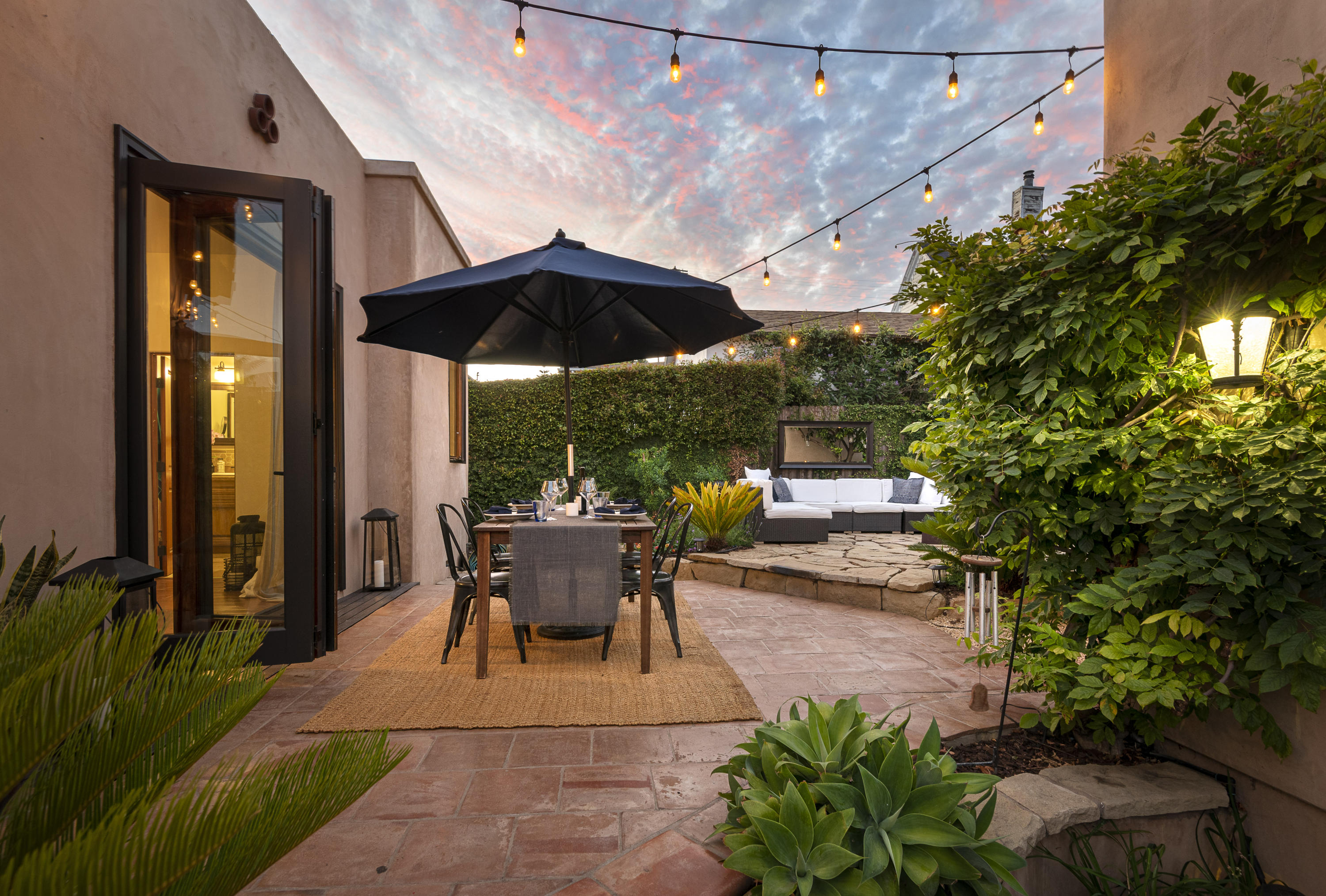 828 Spring Street Santa Barbara, CA 93103 - Photo 18 of 18 Twilight2