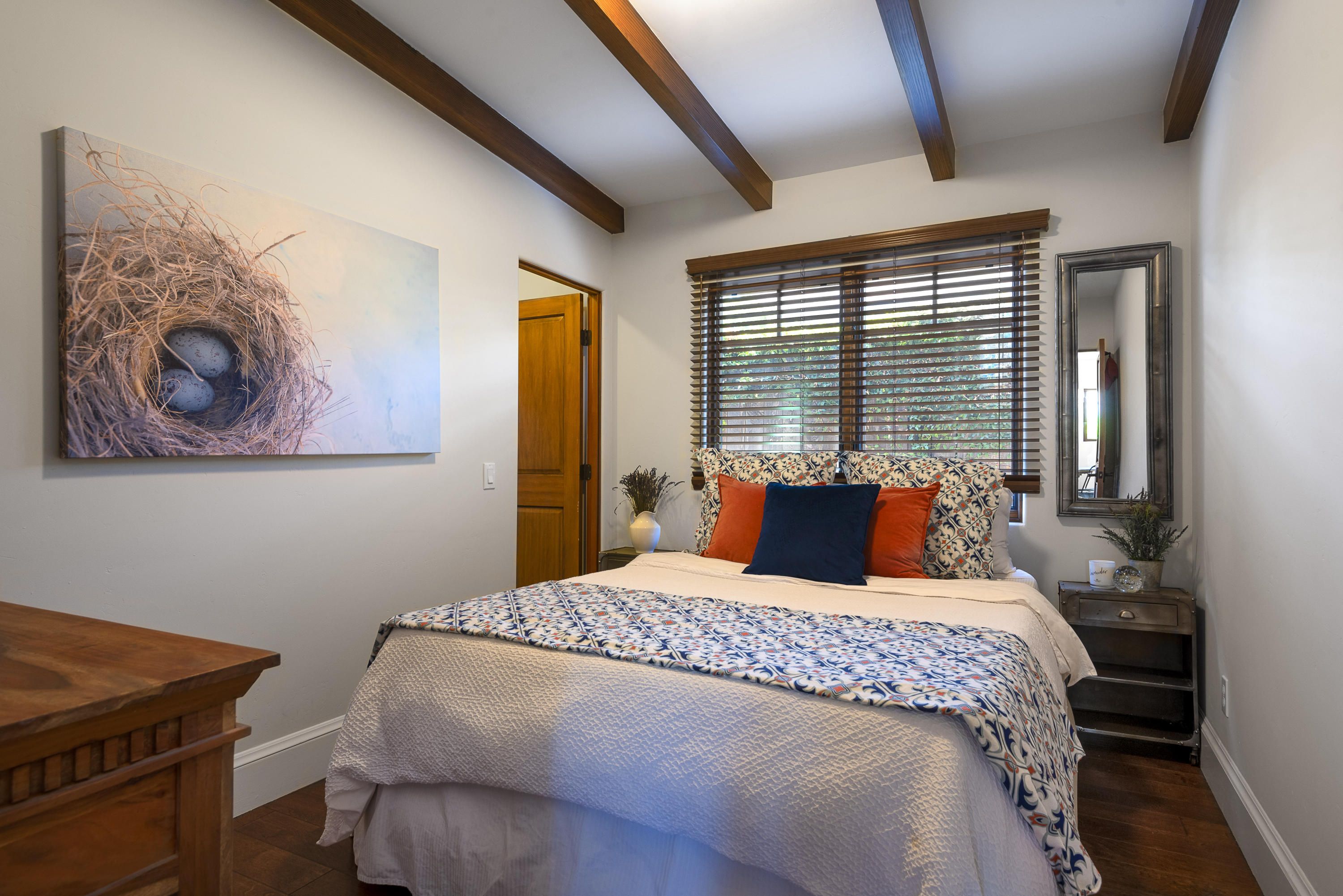 828 Spring Street Santa Barbara, CA 93103 - Photo 9 of 18 DSC_5684