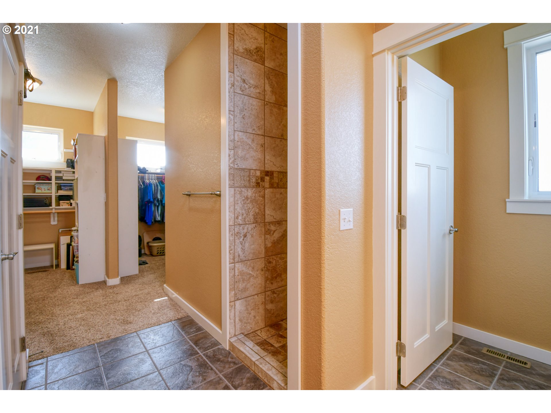 3237 Southwest Hailey Avenue Pendleton, OR 97801 - Photo 16 of 29 a view of a bathroom with a glass door