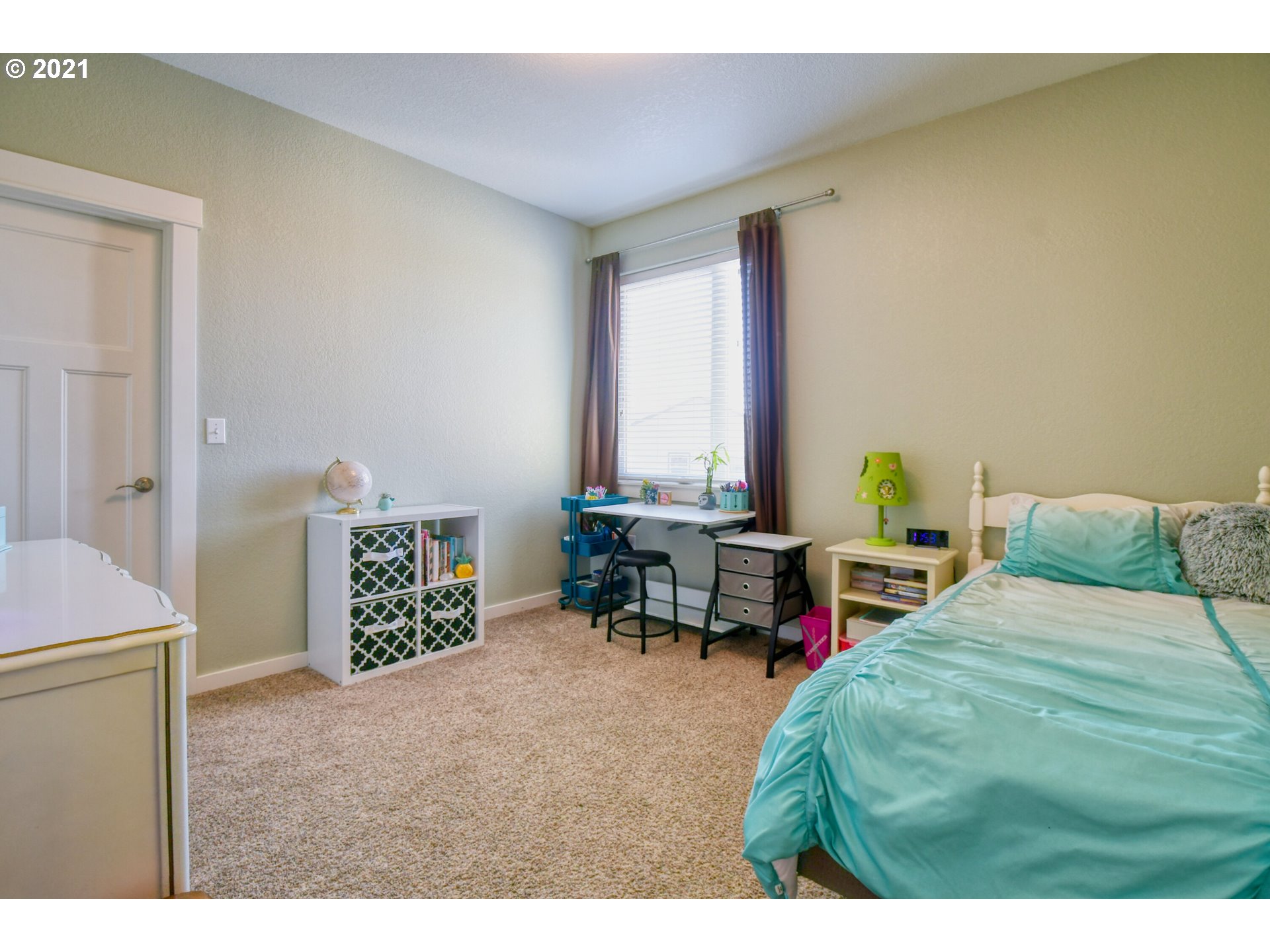 3237 Southwest Hailey Avenue Pendleton, OR 97801 - Photo 19 of 29 a bedroom with a bed and a table in it