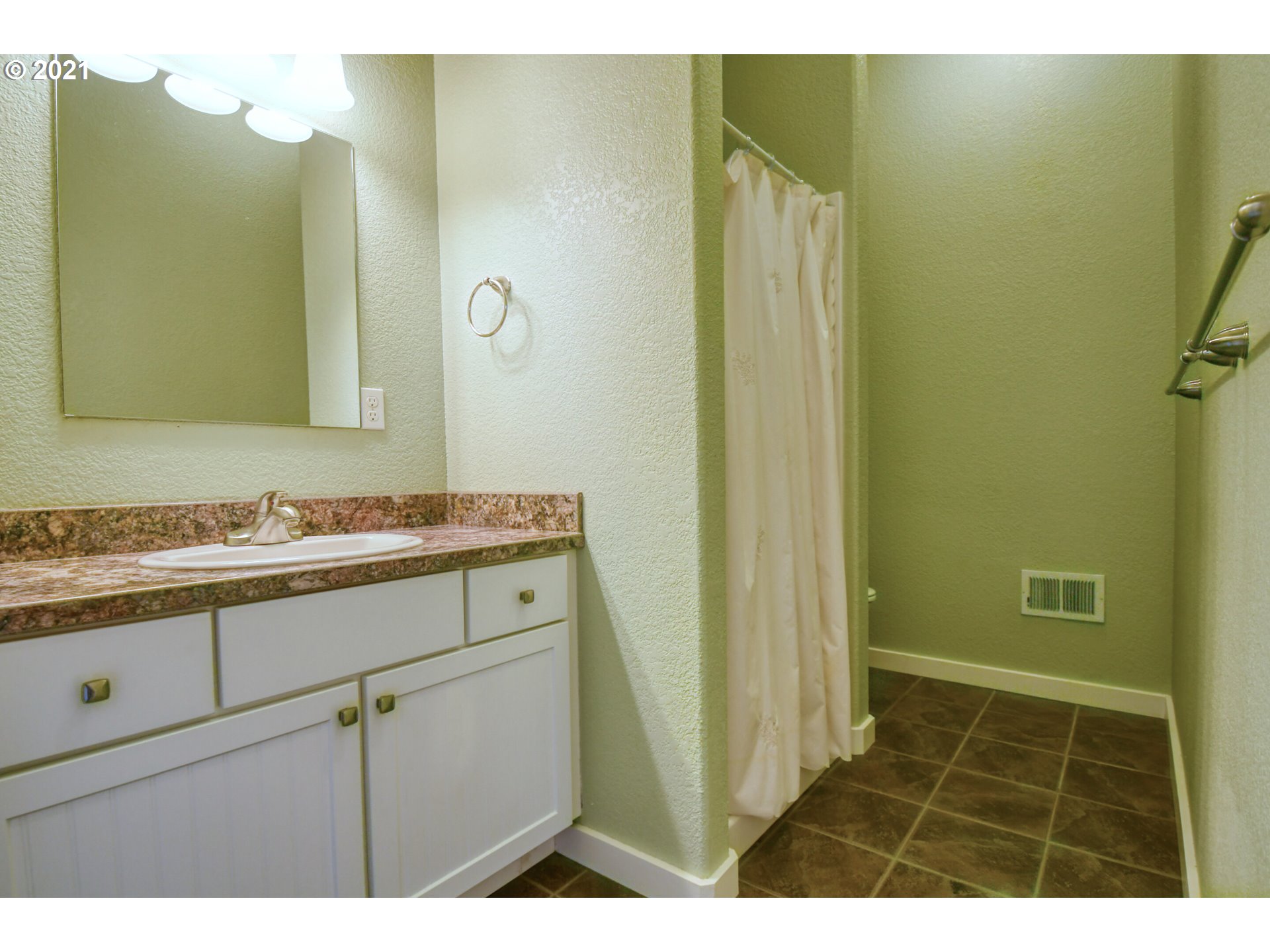 3237 Southwest Hailey Avenue Pendleton, OR 97801 - Photo 20 of 29 a bathroom with a granite countertop sink and a mirror