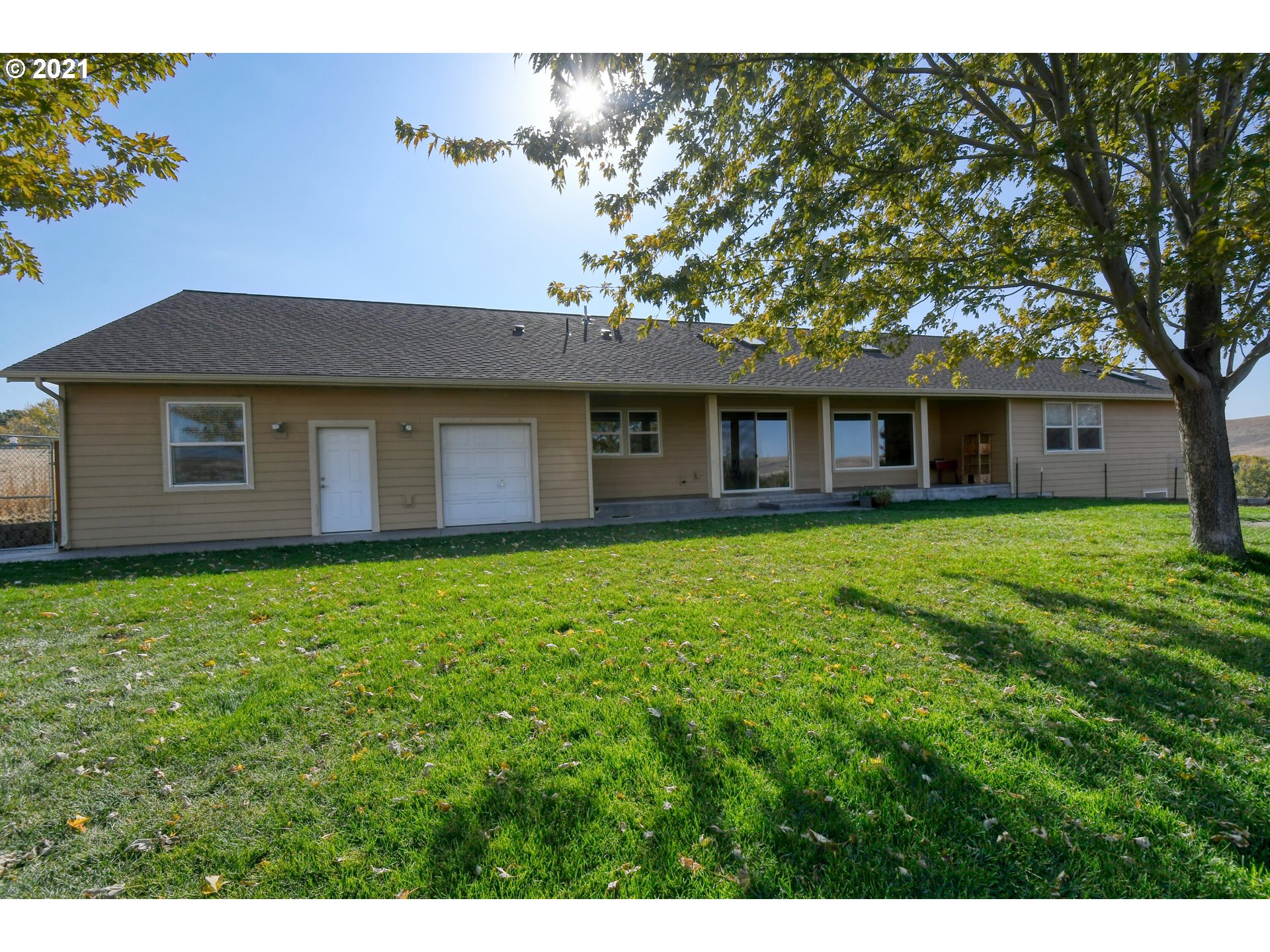 3237 Southwest Hailey Avenue Pendleton, OR 97801 - Photo 27 of 29 a view of a house with a yard