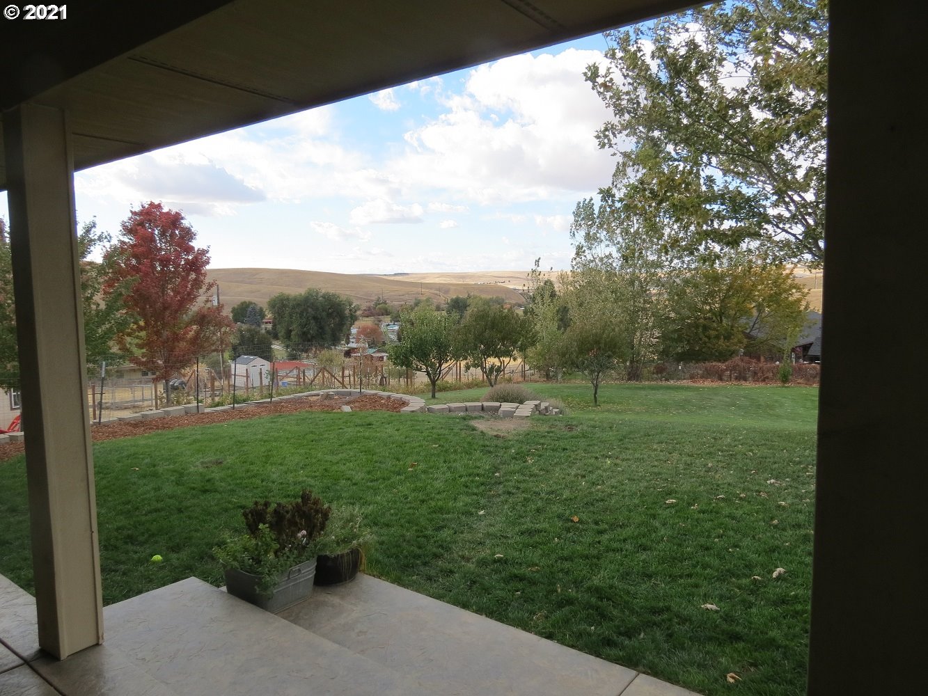 3237 Southwest Hailey Avenue Pendleton, OR 97801 - Photo 10 of 29 a view of a green field with wooden fence