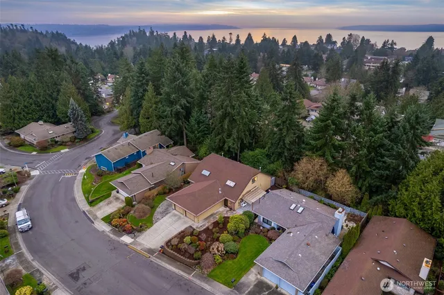 $430,000 | 24709 13th Avenue South, Des Moines, WA 98198