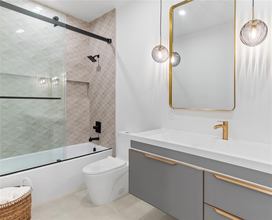 4322 Sexton Lane Dallas, TX 75229 - Photo 19 of 34 a bathroom with a sink a toilet and shower