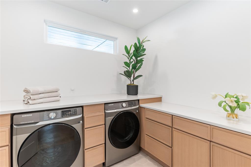 4322 Sexton Lane Dallas, TX 75229 - Photo 25 of 34 a utility room with dryer and washer