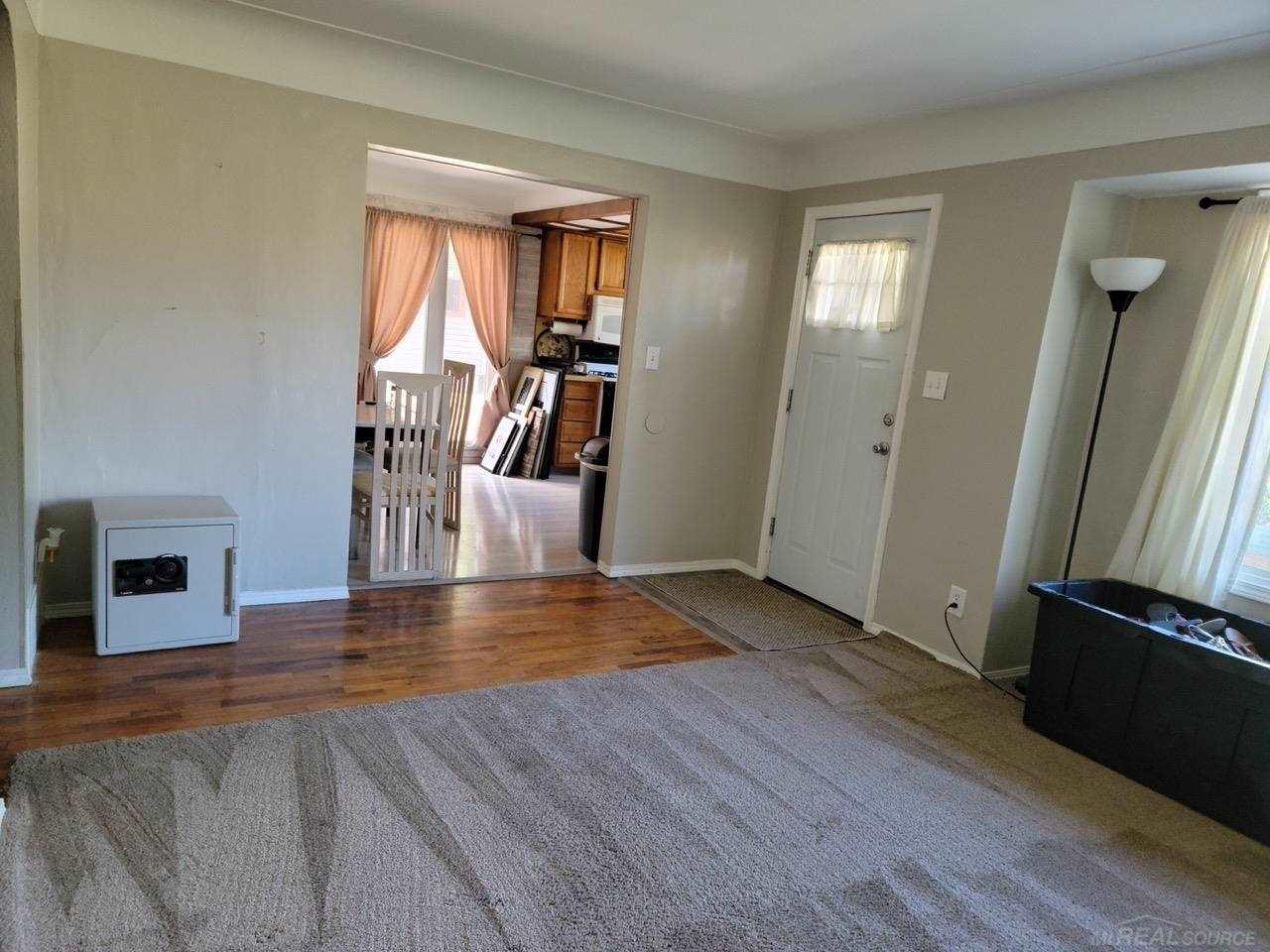 1544 Lambden Road Flint, MI 48532 - Photo 11 of 30 50082359-10.JPG