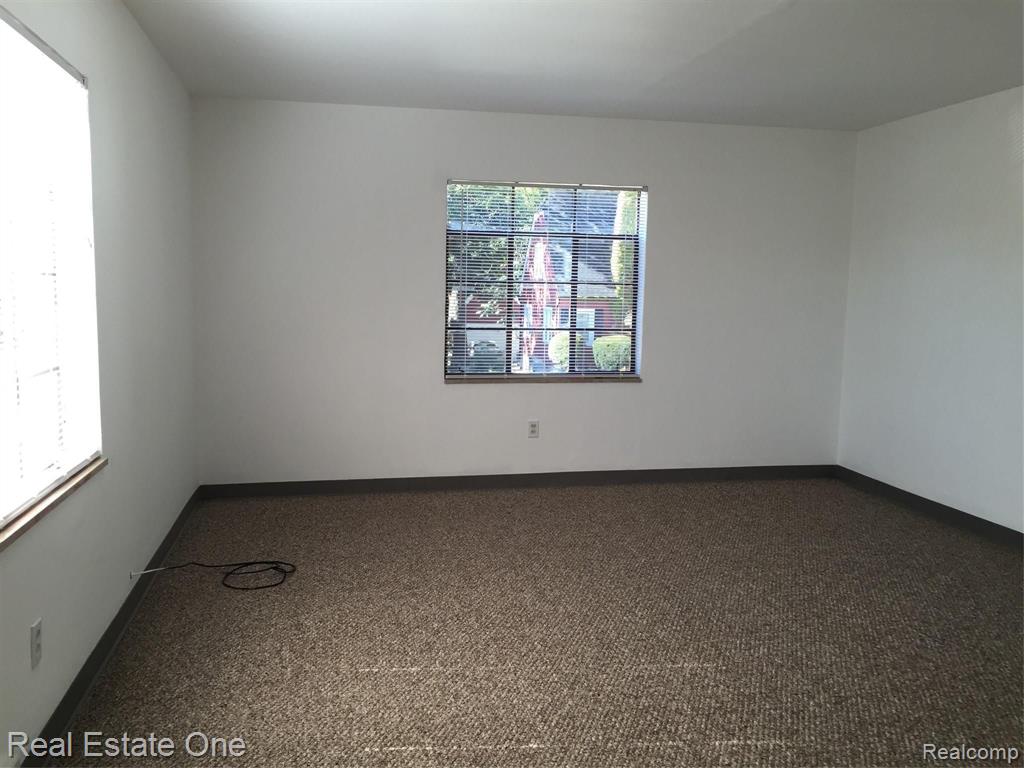 131 Oneida Street, Unit 4 Pontiac, MI 48341 - Photo 3 of 13
