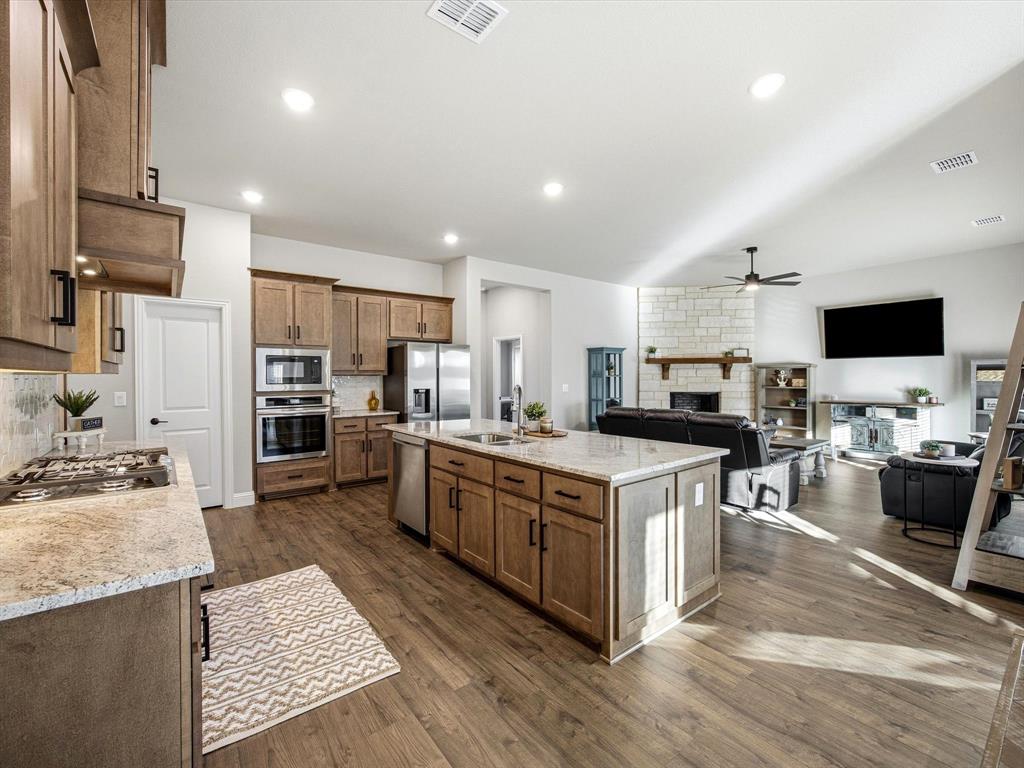 224 Comanche Trail Alvarado, TX 76009 - Photo 13 of 38