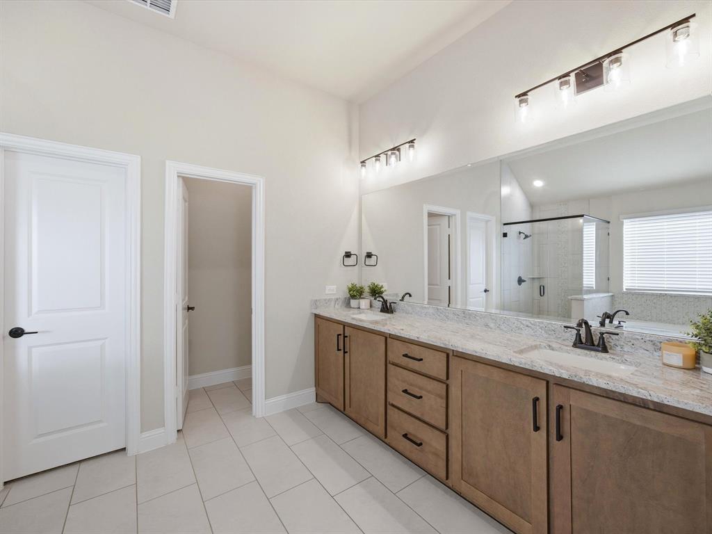 224 Comanche Trail Alvarado, TX 76009 - Photo 18 of 38