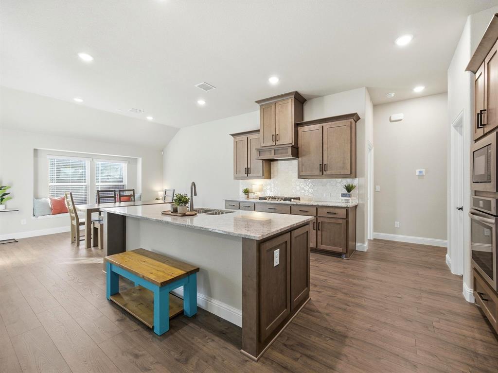 224 Comanche Trail Alvarado, TX 76009 - Photo 7 of 38