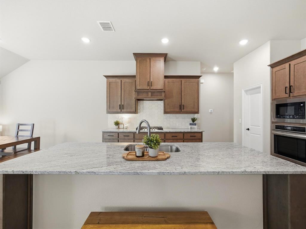 224 Comanche Trail Alvarado, TX 76009 - Photo 9 of 38