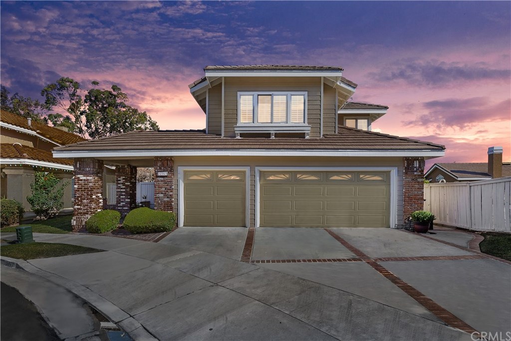 Welcome to this Gorgeous View Home Located in the Sierra Del Oro Community