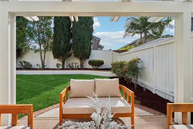 a view of a house with backyard and porch