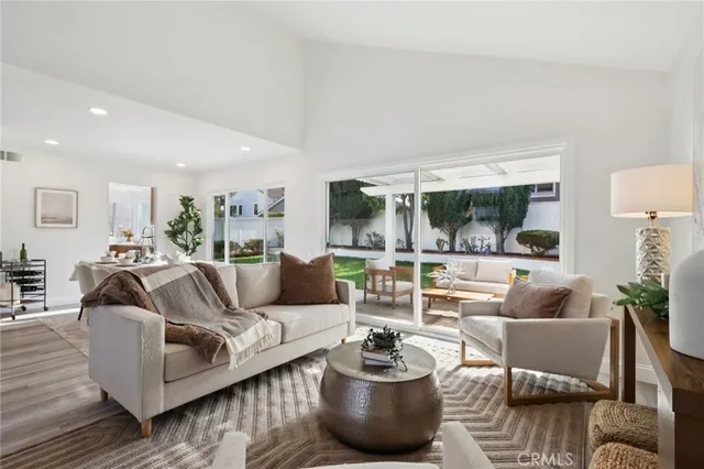 a view of entryway and hall