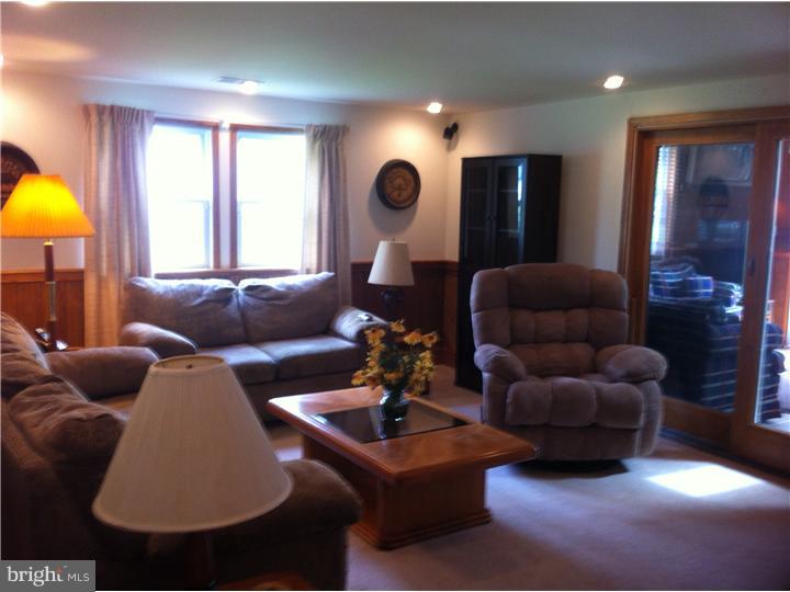 644 Mueller Road Warminster, PA 18974 - Photo 11 of 25 Family Room