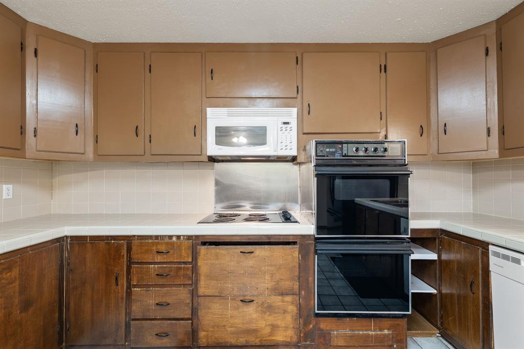 373 Ingred Street Waco, TX 76705 - Photo 10 of 39 a kitchen with granite countertop cabinets stainless steel appliances and a counter space
