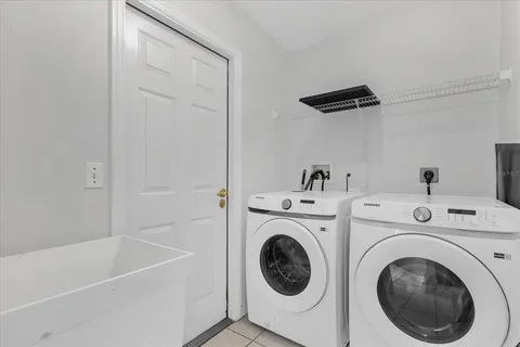 a view of bathroom with washing machine