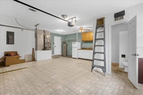 a view of a livingroom with furniture and a ceiling fan