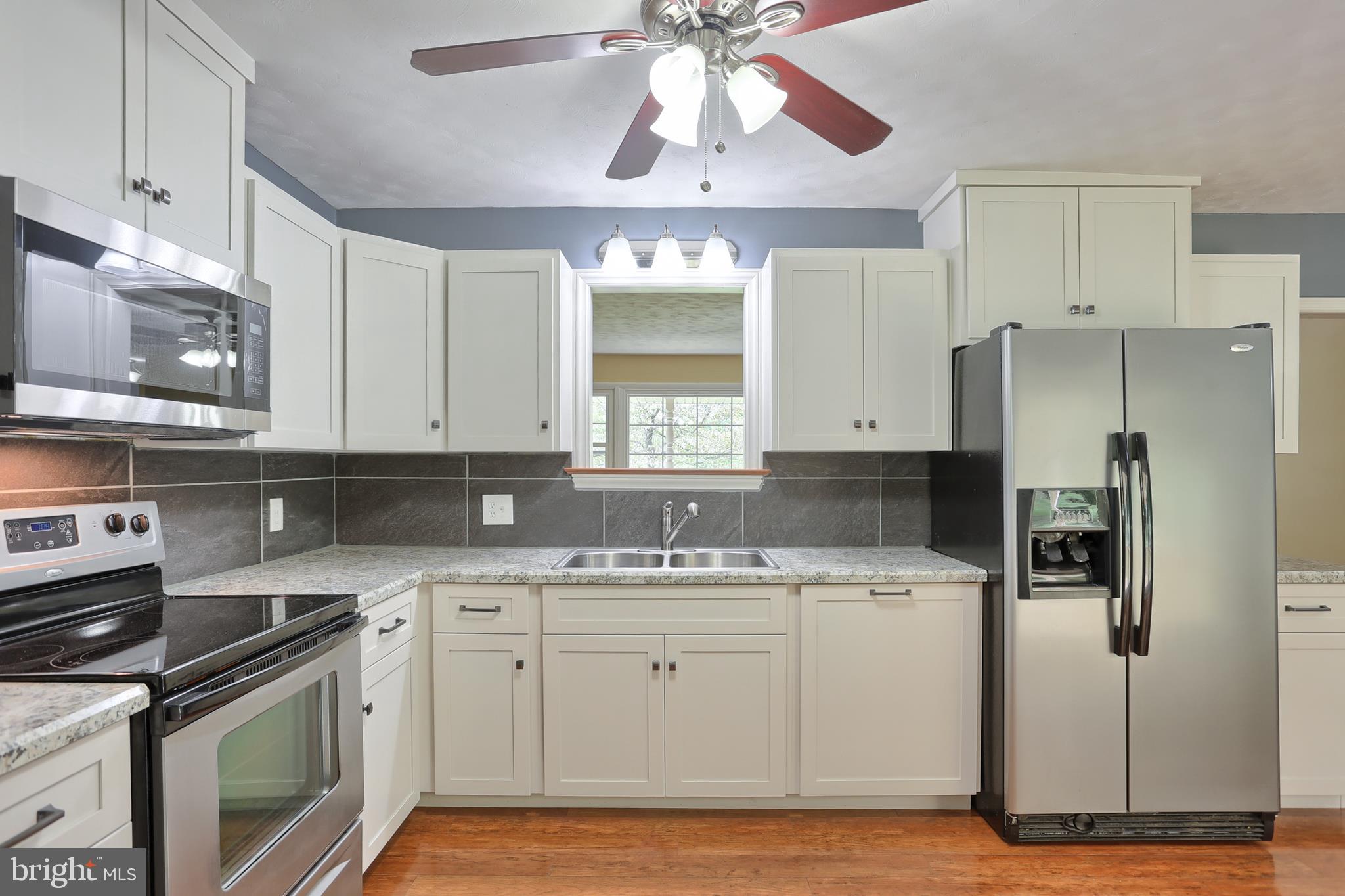 203 North Sheridan Road Richland, PA 17087 - Photo 8 of 34 Kitchen