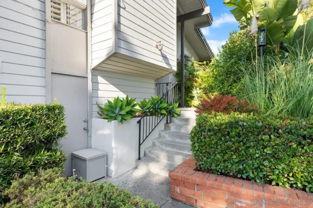 $1,030,000 | 27 Greenview Drive, Carlsbad, CA 92009