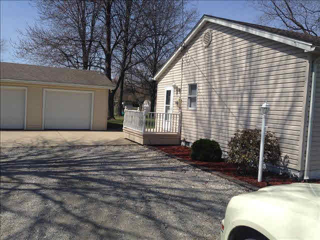8567 Crabb Road Temperance, MI 48182 - Photo 2 of 14 20397987-1.JPG