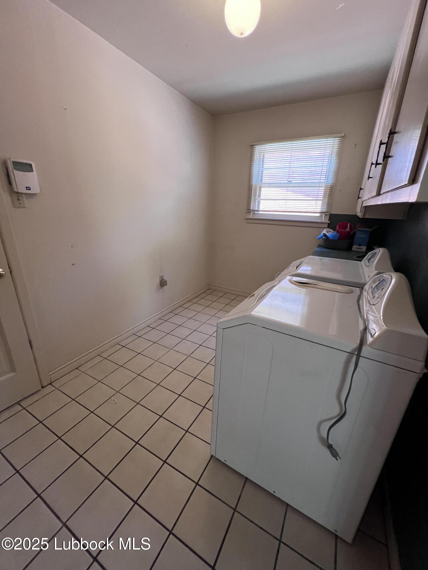 2304 54th Street Lubbock, TX 79412 - Photo 16 of 18 a utility room with dryer and washer