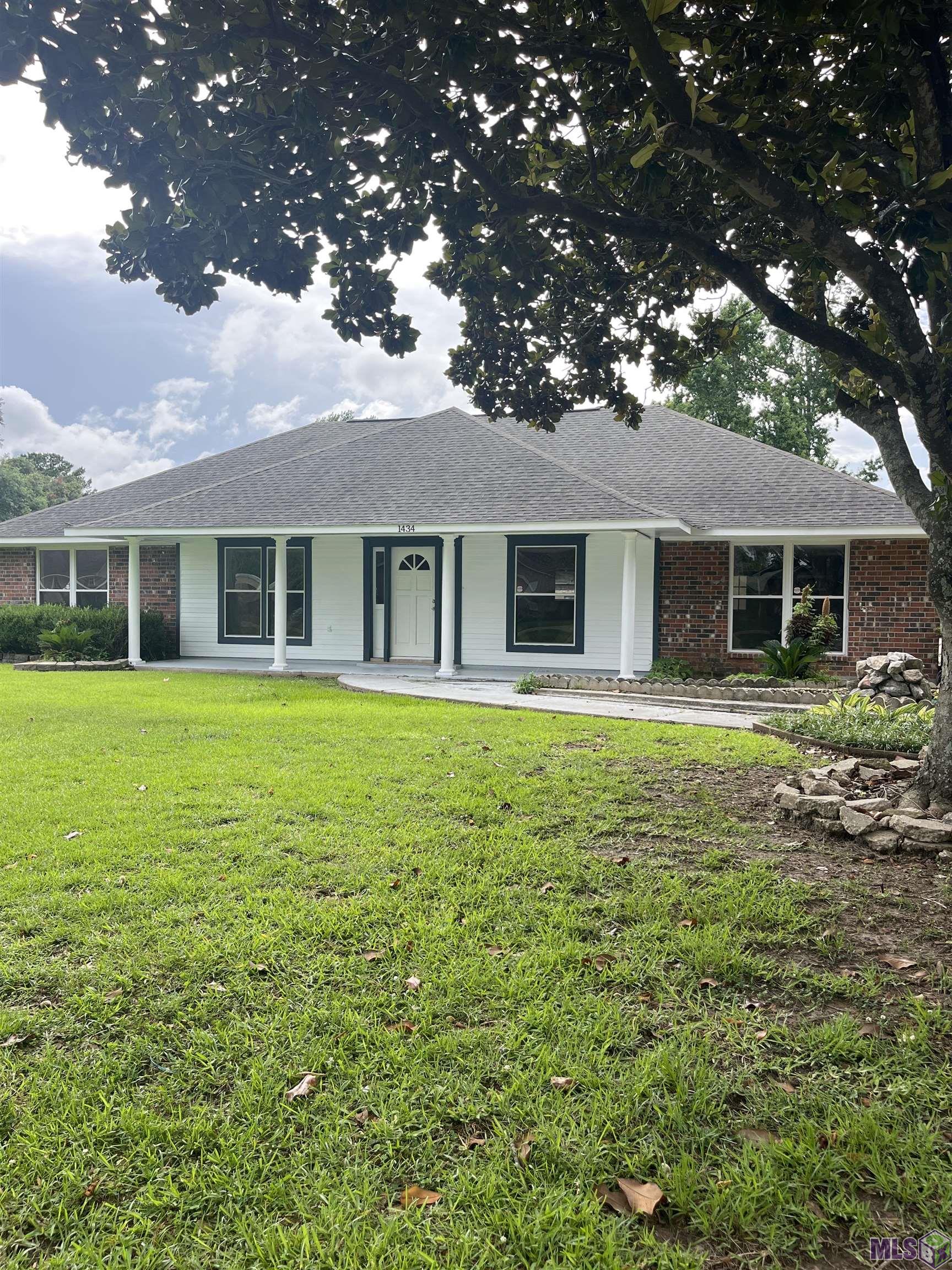 1434 Charing Cross Drive Baton Rouge, LA 70810 - Photo 2 of 11