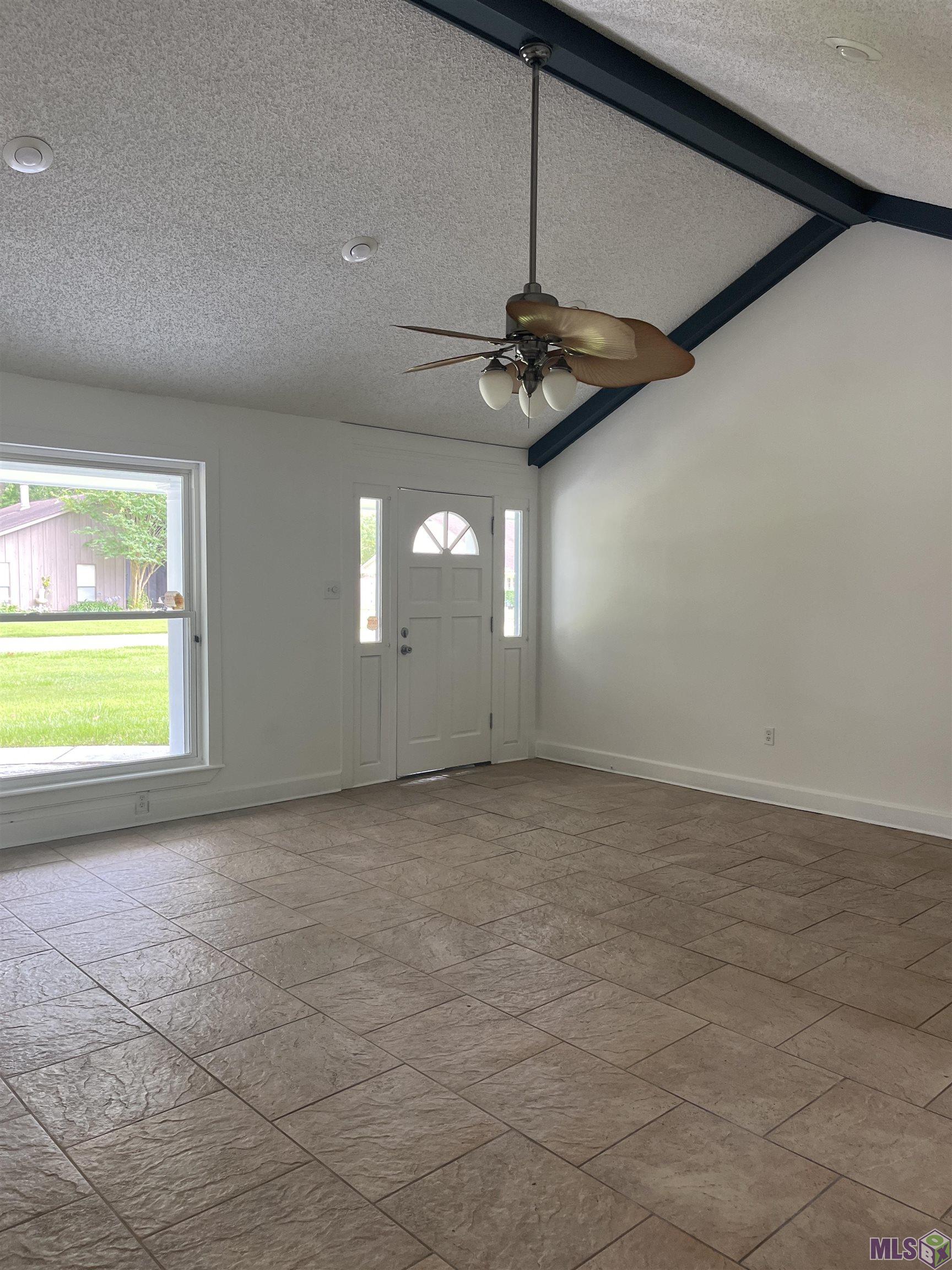 1434 Charing Cross Drive Baton Rouge, LA 70810 - Photo 3 of 11 Living Area