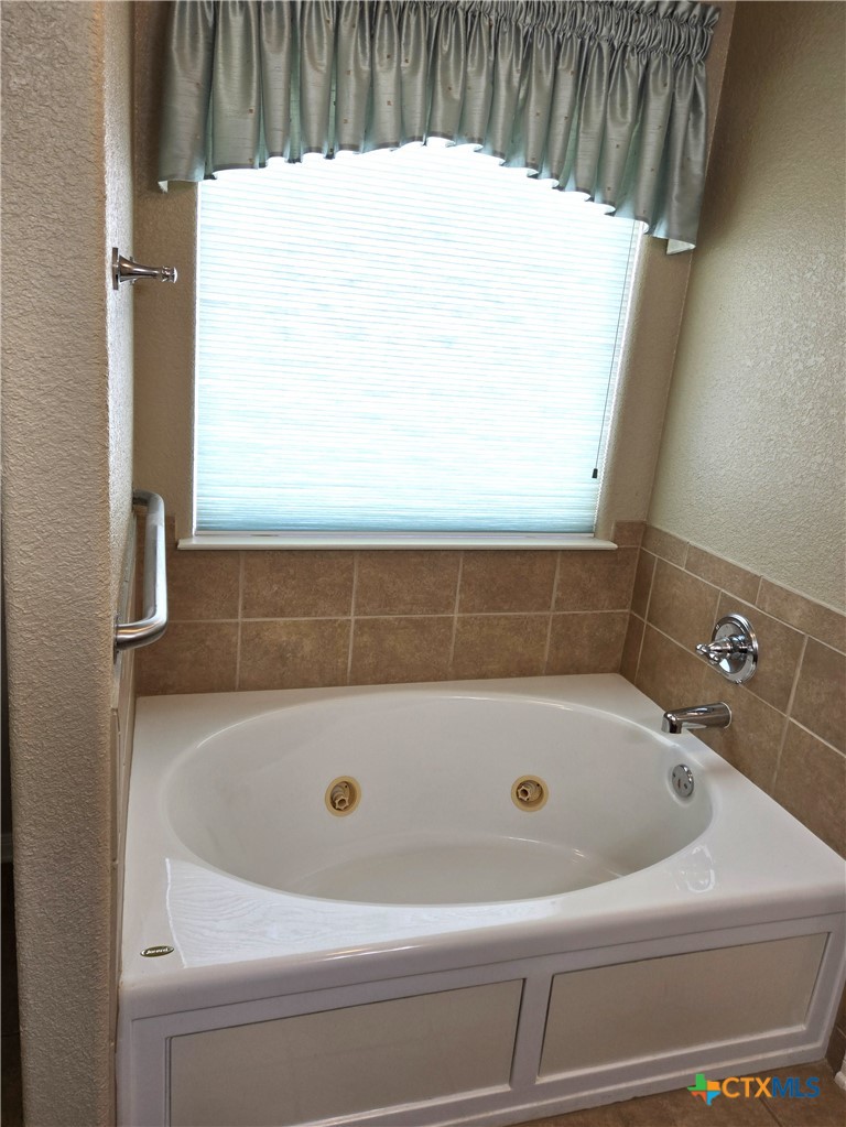 6308 Roxbury Avenue Temple, TX 76502 - Photo 18 of 26 a bathroom with a bathtub