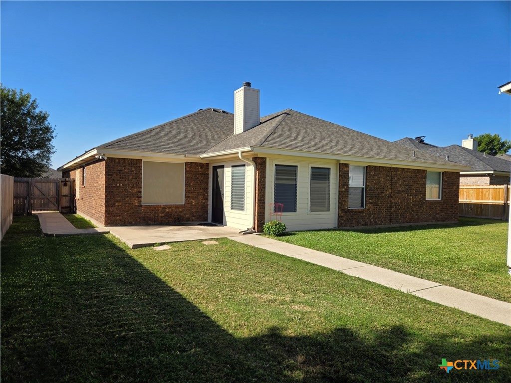 6308 Roxbury Avenue Temple, TX 76502 - Photo 4 of 26 a front view of a house with a garden