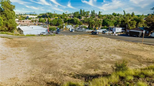 a view of a terrace with sitting area