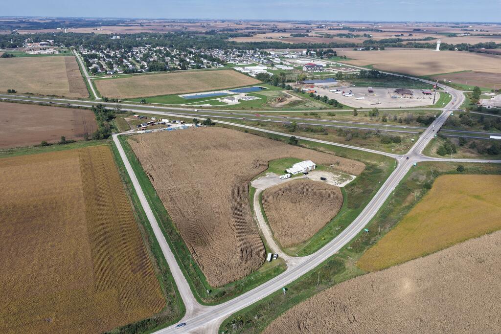 4299 Lewis Access Road Center Point, IA 52213 - Photo 22 of 26 Gallery Image 22