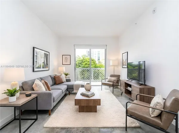 $2,000 | 761 Northwest 1st Street, Unit 302, Miami, FL 33128