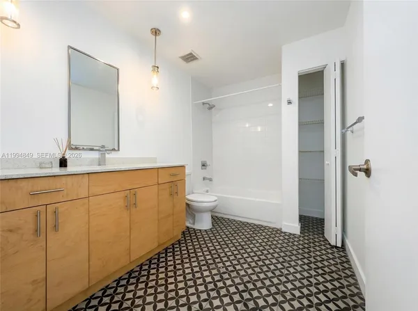 $2,000 | 761 Northwest 1st Street, Unit 302, Miami, FL 33128