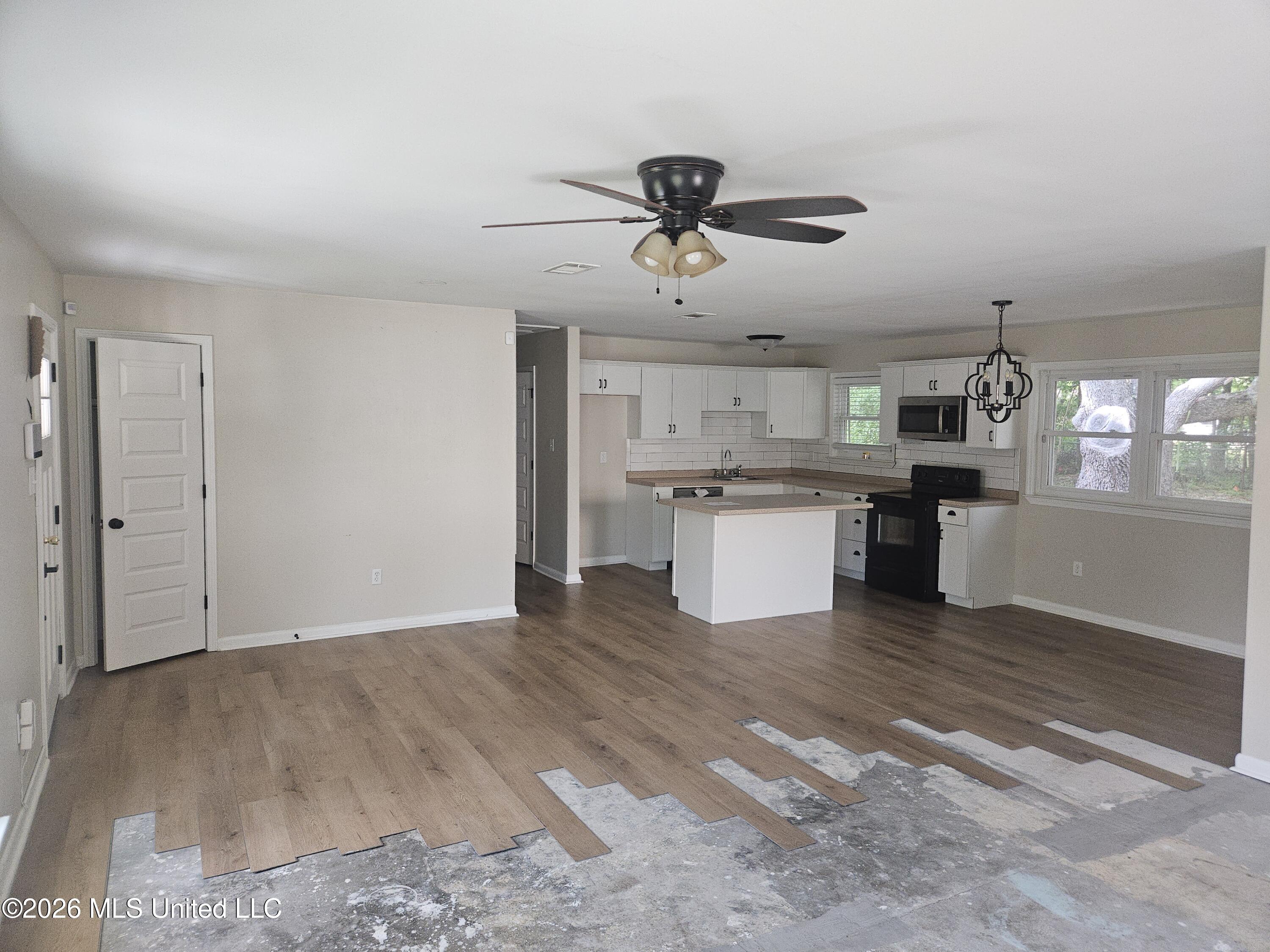 2012 Woodbury Road Gautier, MS 39553 - Photo 2 of 10 1000029315