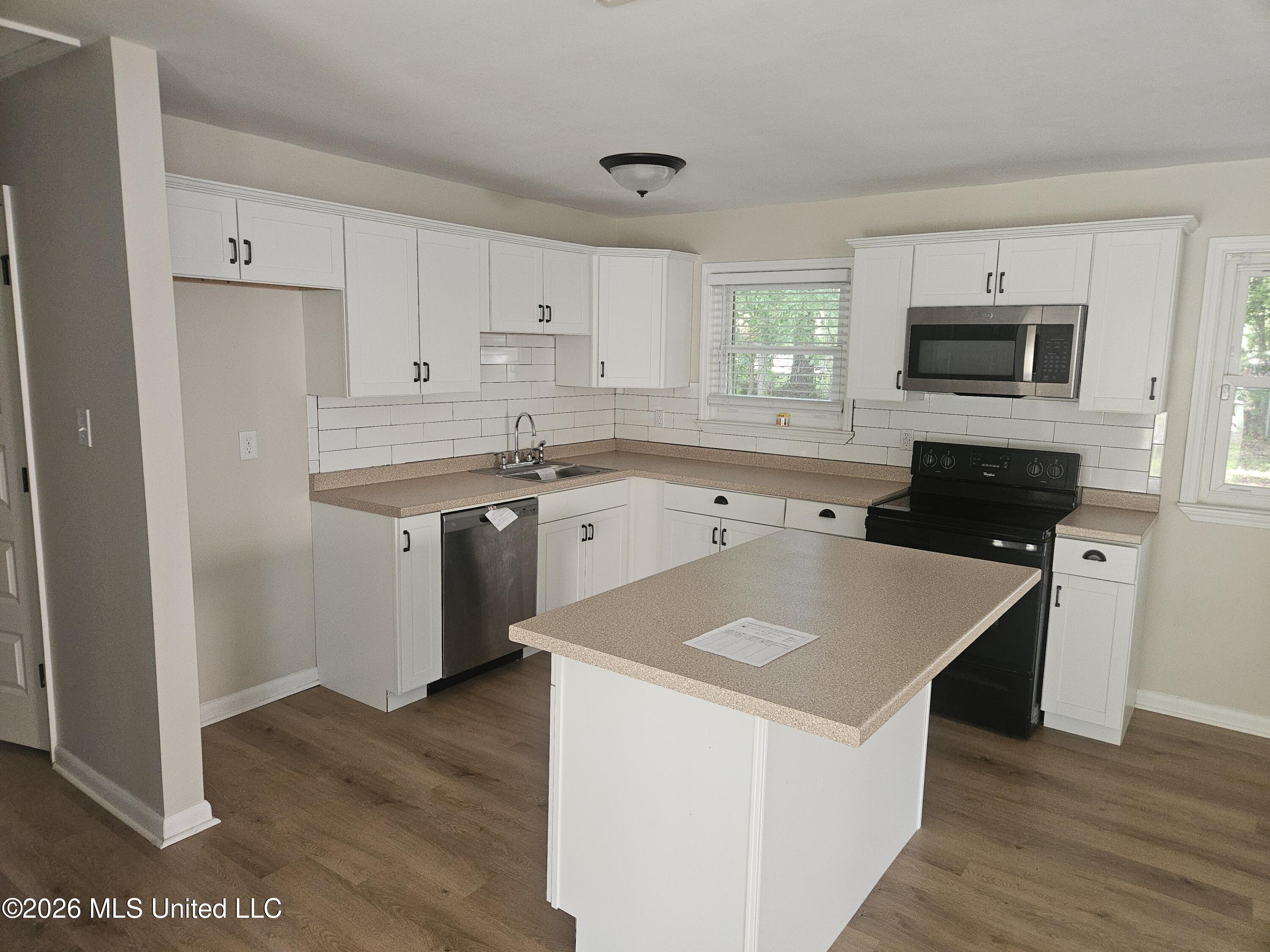 2012 Woodbury Road Gautier, MS 39553 - Photo 3 of 10 1000029314