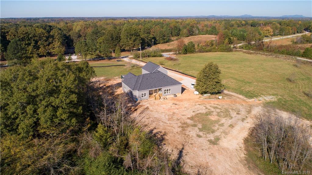 1828 Davis Farm Road York, SC 29745 - Photo 4 of 9 Gallery Image 4