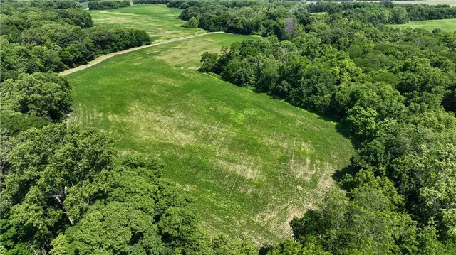 $1,300,000 | V Road, Weston, MO 64098