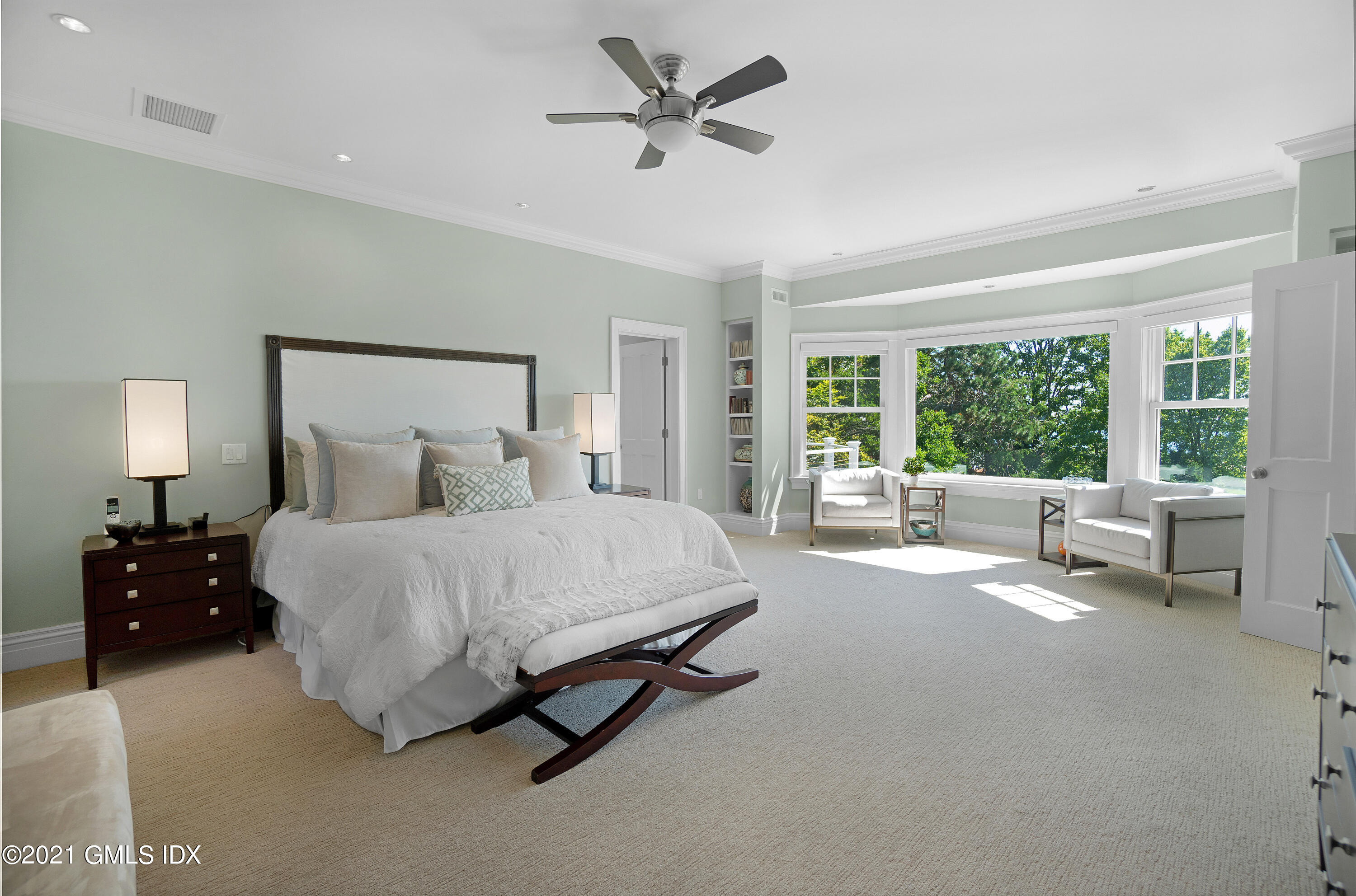 20 Ballwood Road Old Greenwich, CT 06870 - Photo 13 of 32 a spacious bedroom with a bed and a couch