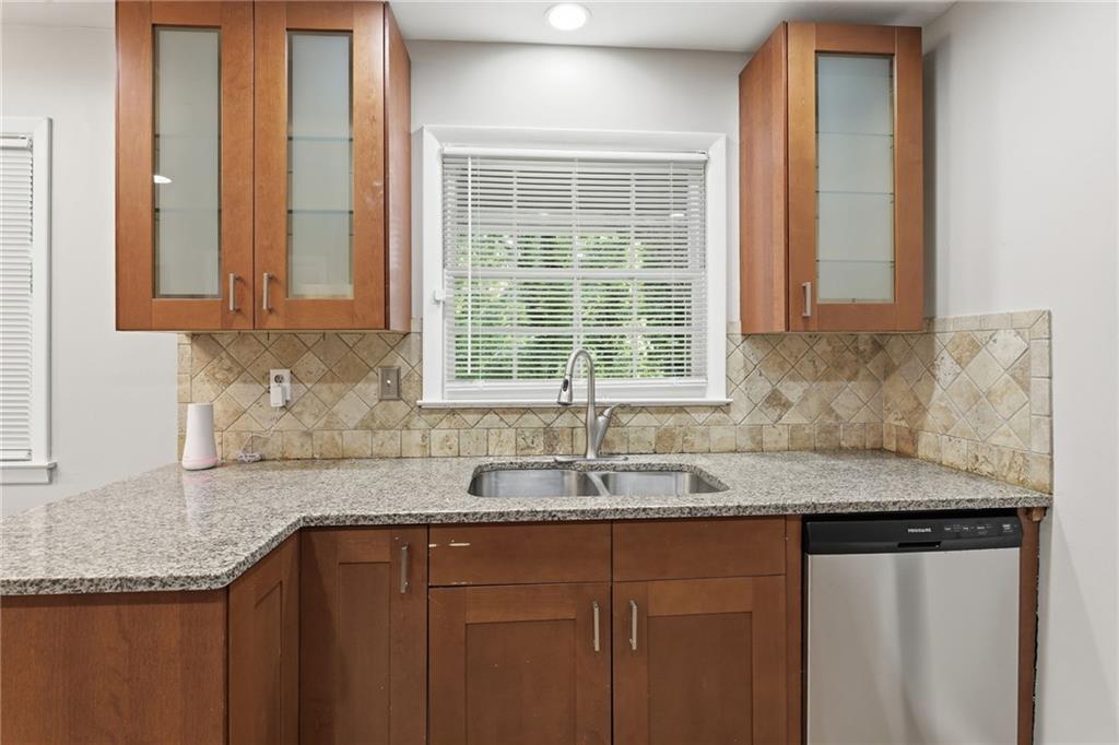 4411 Langdon Drive Decatur, GA 30035 - Photo 6 of 34