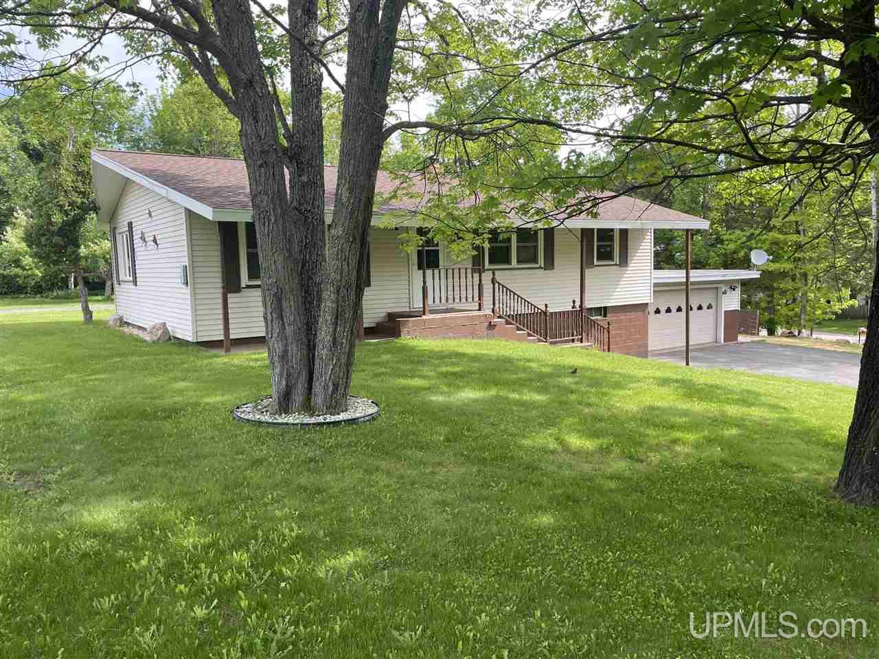 260 South Rose Street Ishpeming, MI 49849 - Photo 2 of 22
