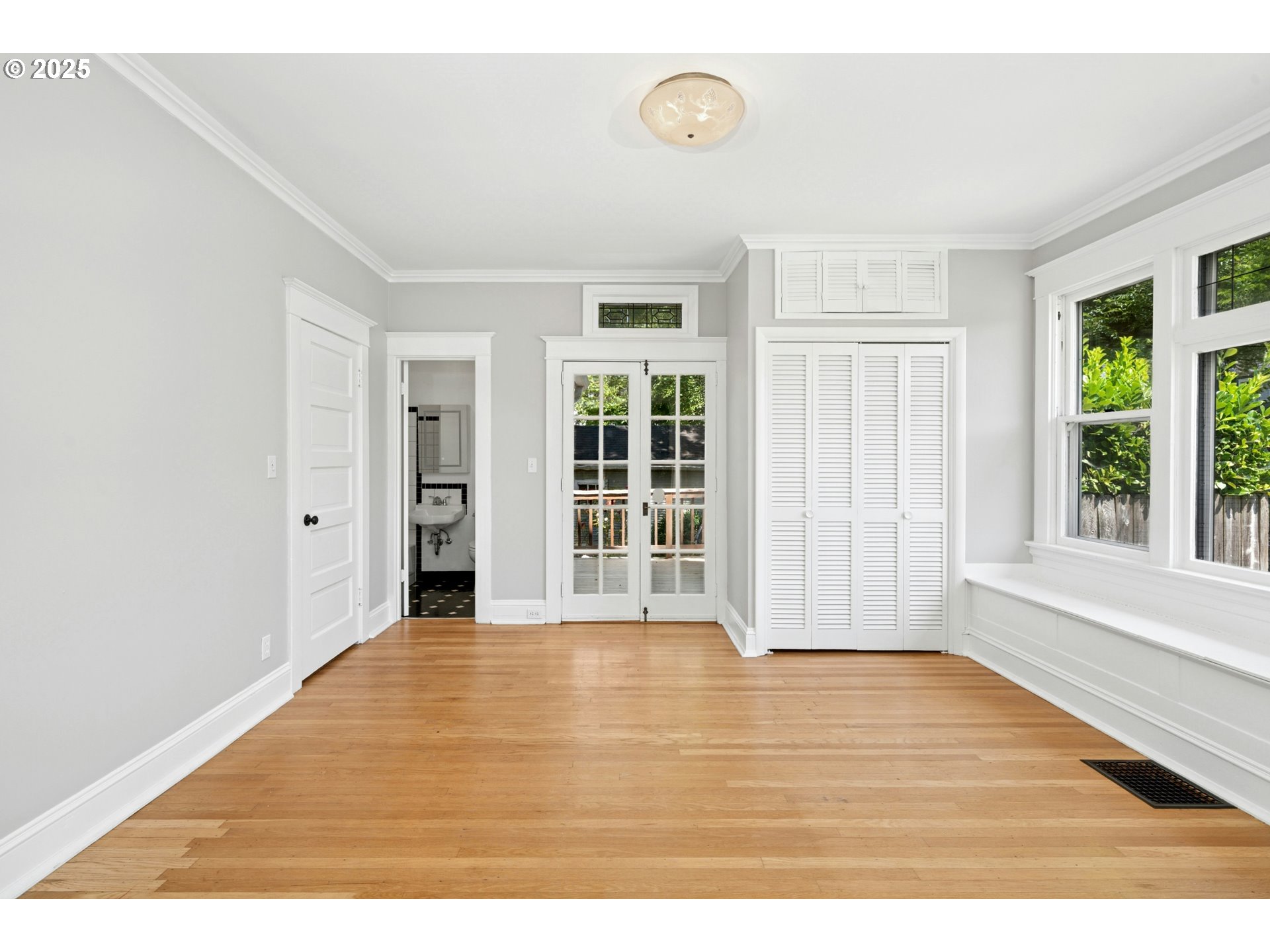 3955 Southeast Madison Street Portland, OR 97214 - Photo 11 of 35